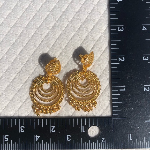 Beautiful timeless classic earrings 💛 - Picture 3 of 10